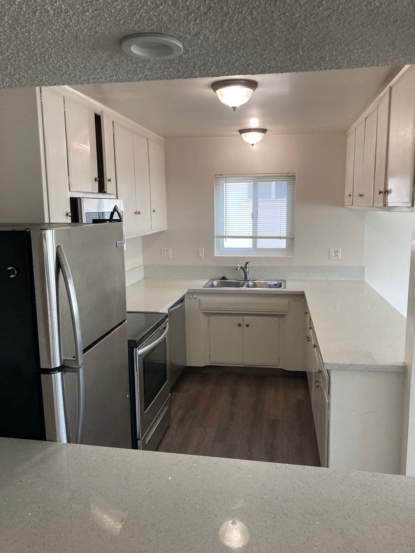LONG BEACH Apartment: 21 62ND PLACE