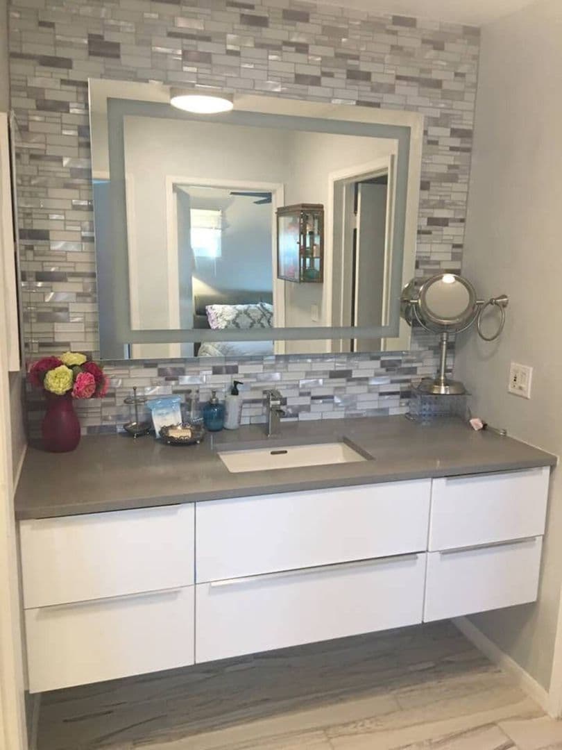 San Diego Apartment: 2055 Albatross St