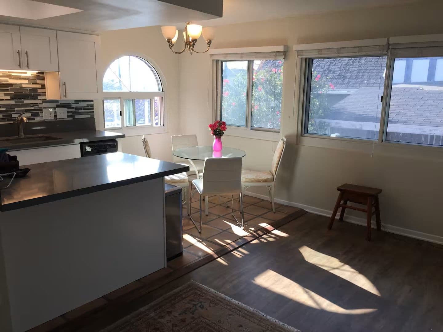 San Diego Apartment: 2055 Albatross St