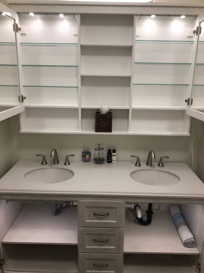 San Diego Apartment: 2055 Albatross St