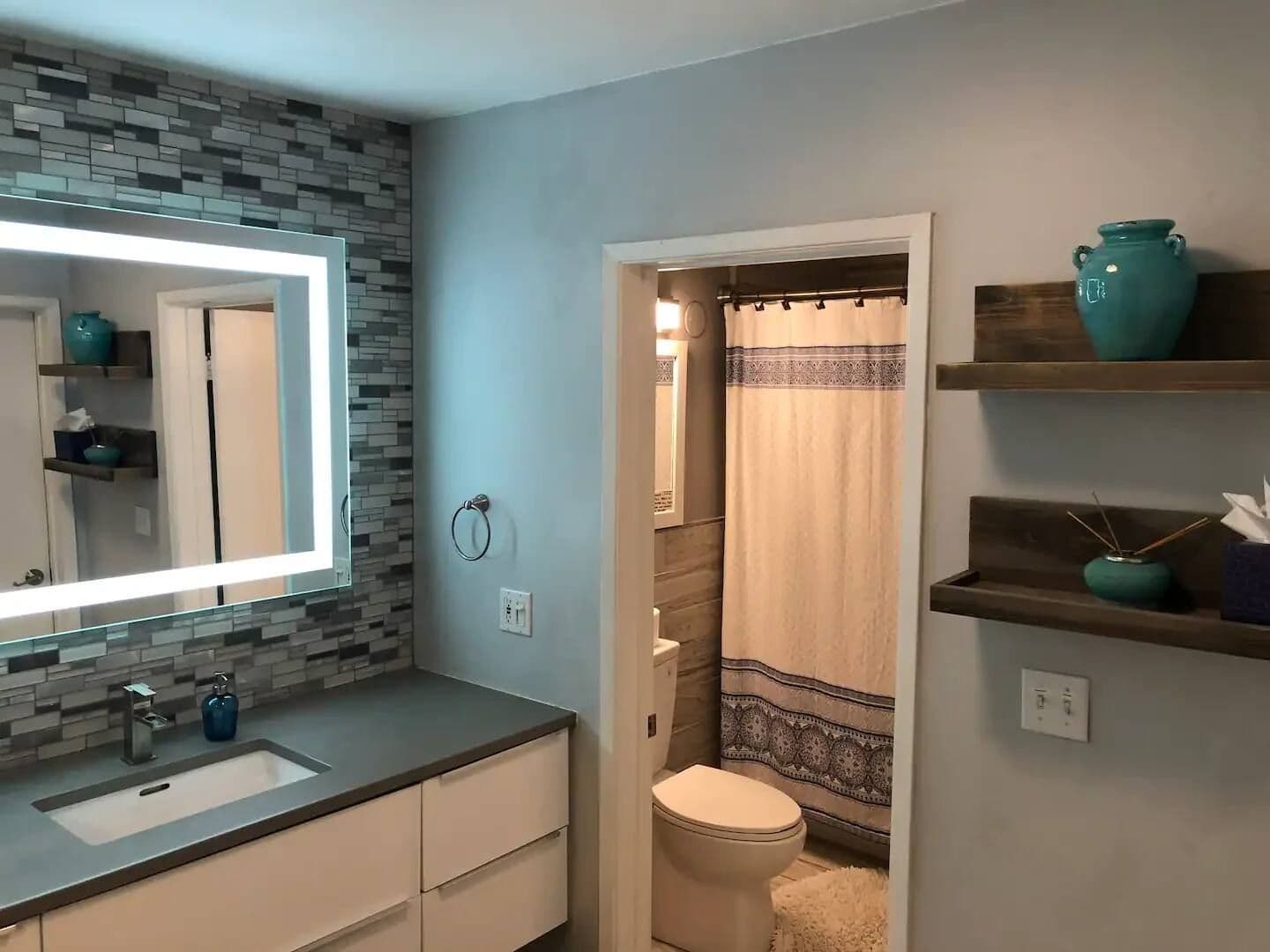 San Diego Apartment: 2055 Albatross St