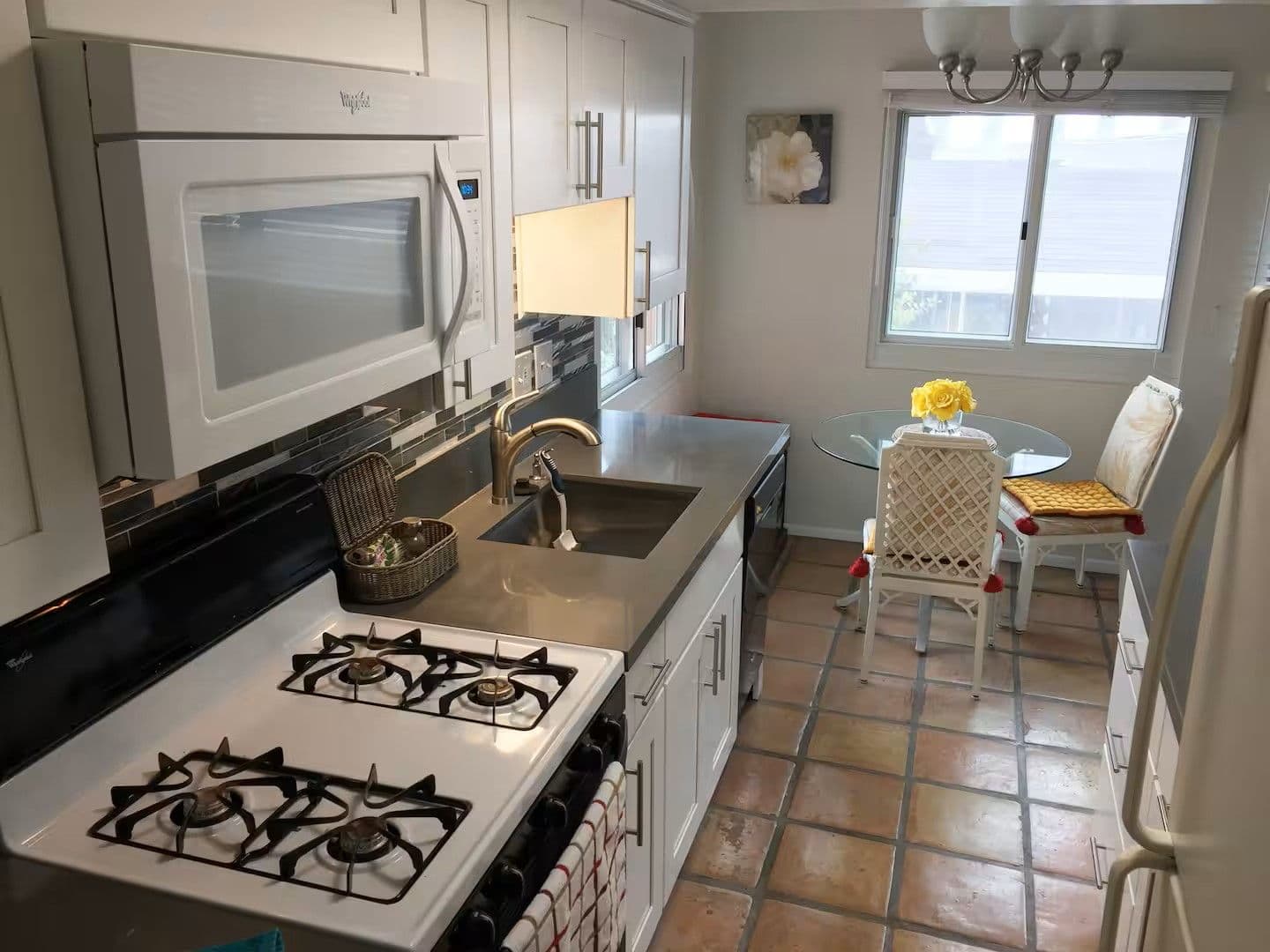 San Diego Apartment: 2055 Albatross St