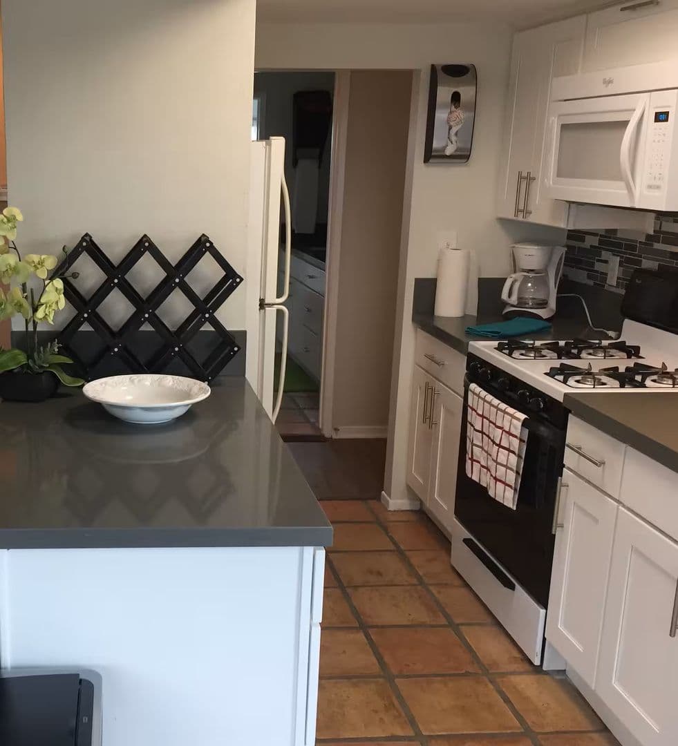 San Diego Apartment: 2055 Albatross St