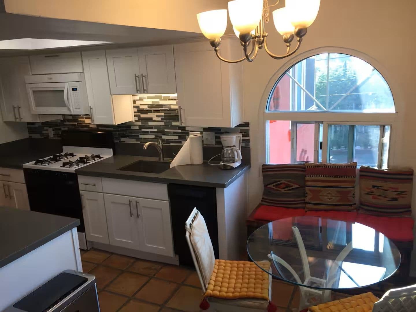 San Diego Apartment: 2055 Albatross St