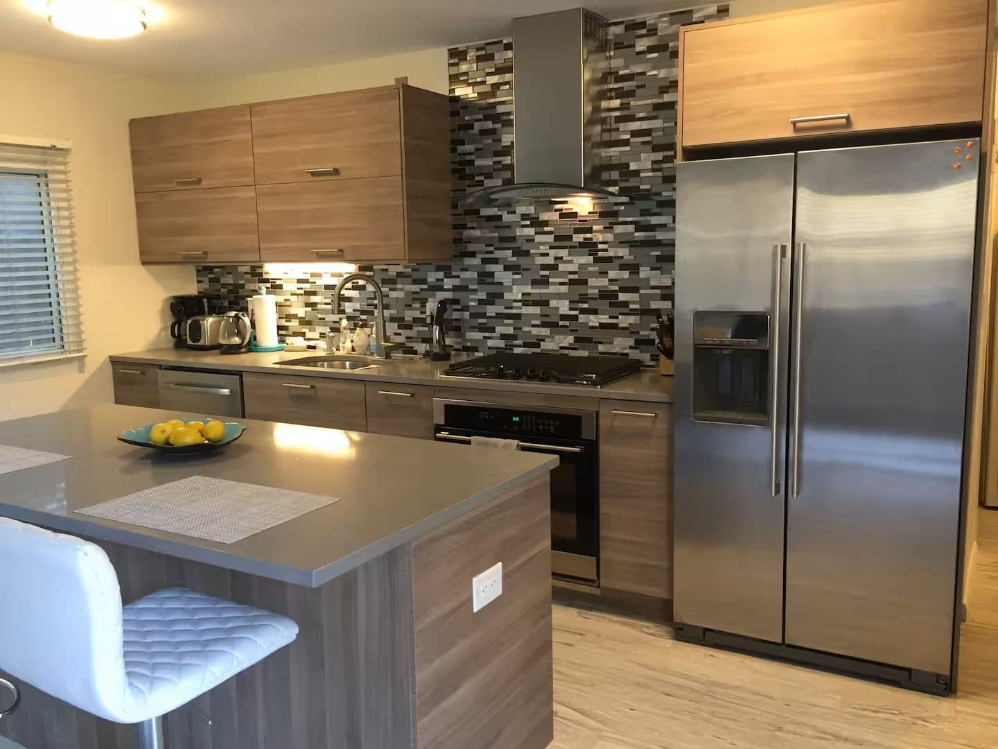 San Diego Apartment: 2055 Albatross St
