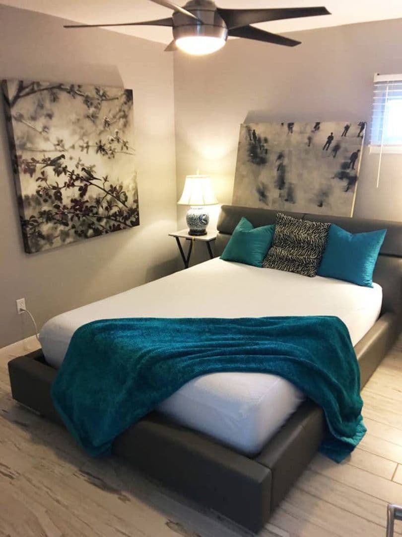 San Diego Apartment: 2055 Albatross St