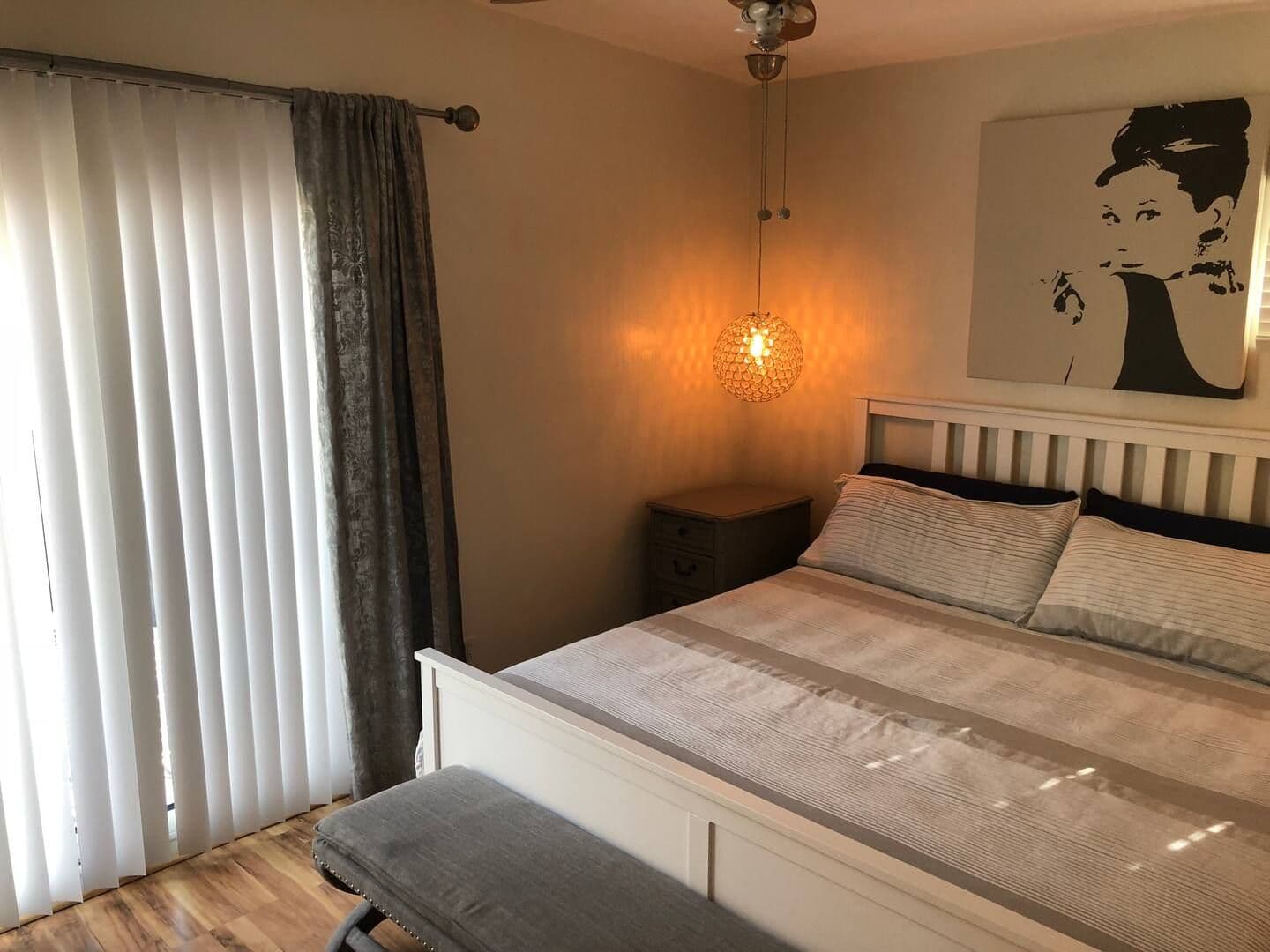 San Diego Apartment: 2055 Albatross St