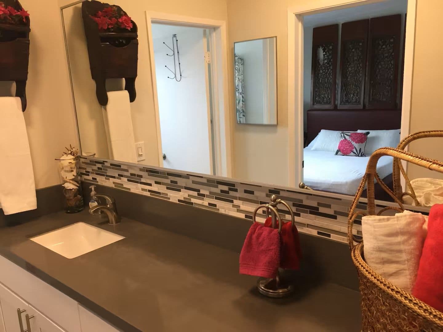 San Diego Apartment: 2055 Albatross St