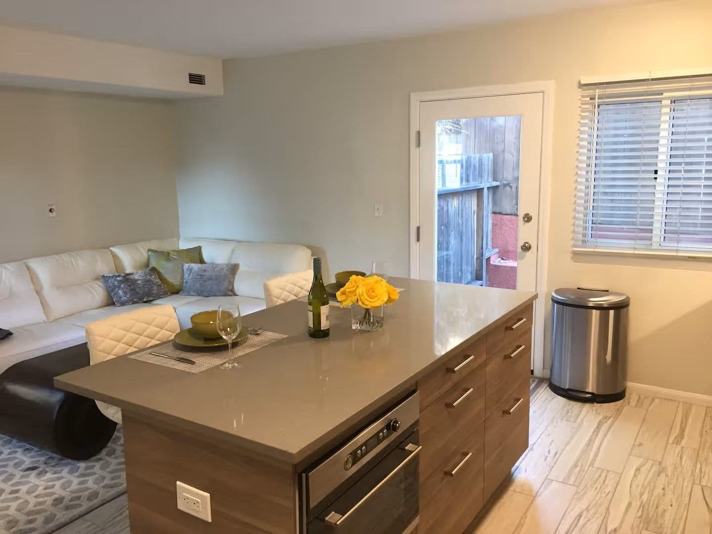 San Diego Apartment: 2055 Albatross St