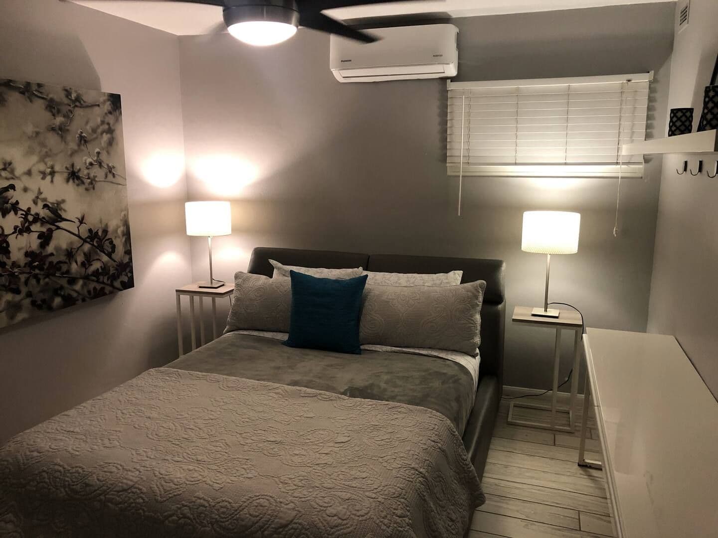 San Diego Apartment: 2055 Albatross St