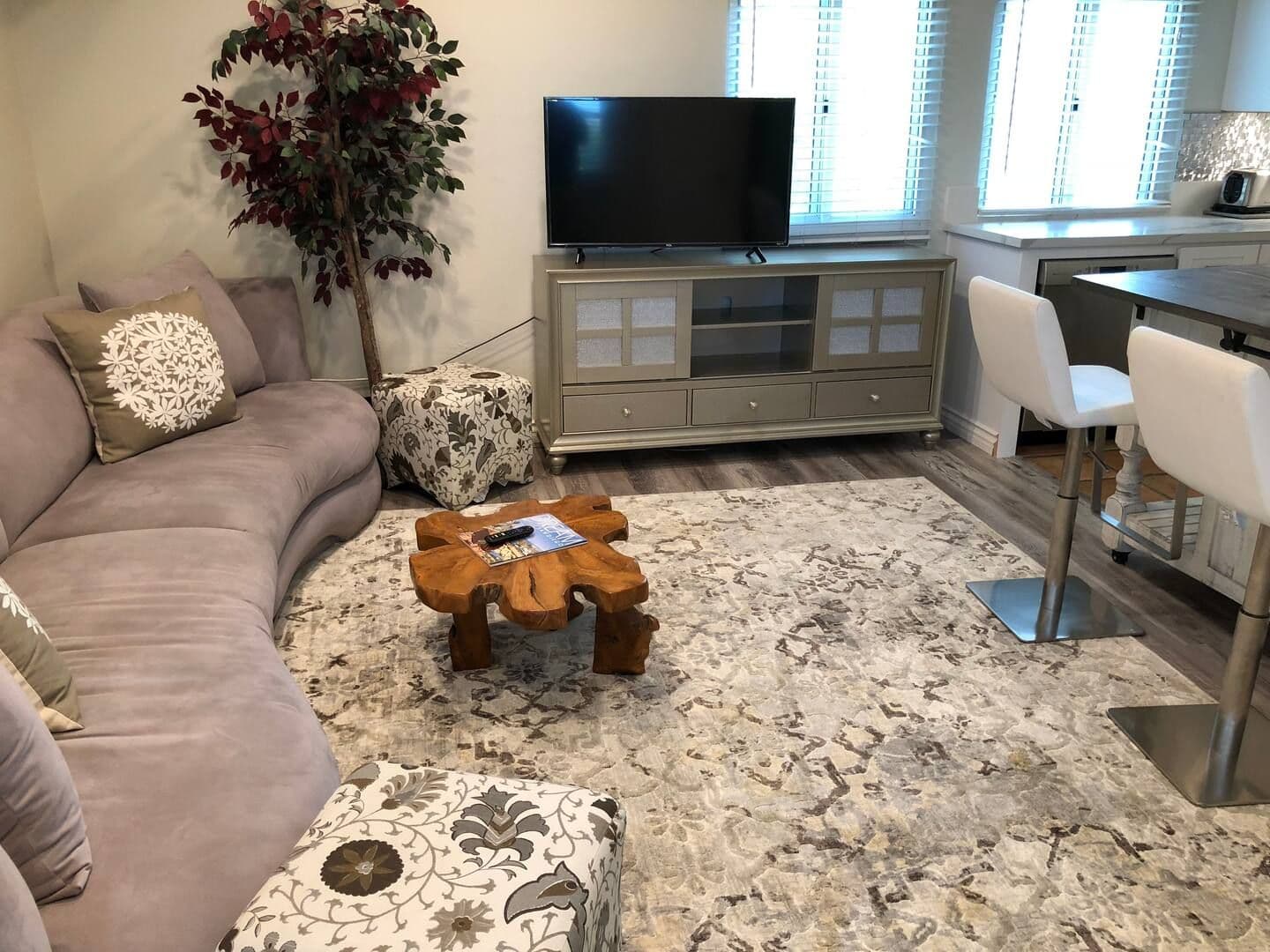 San Diego Apartment: 2055 Albatross St