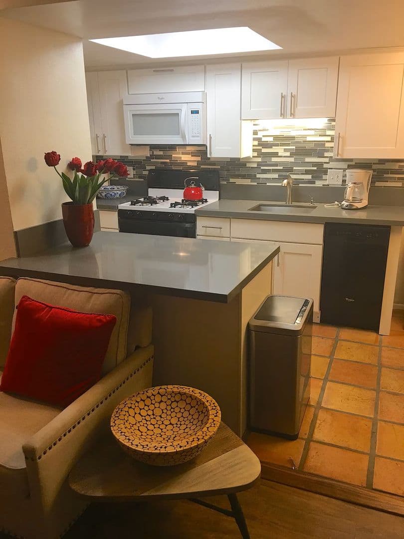 San Diego Apartment: 2055 Albatross St
