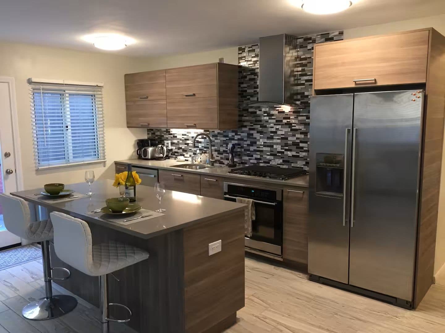 San Diego Apartment: 2055 Albatross St