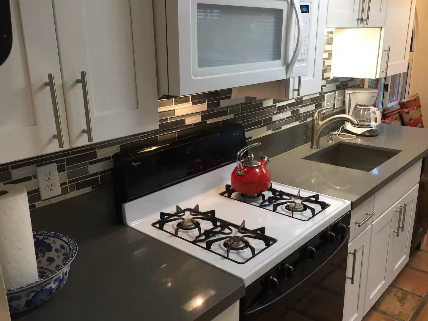 San Diego Apartment: 2055 Albatross St