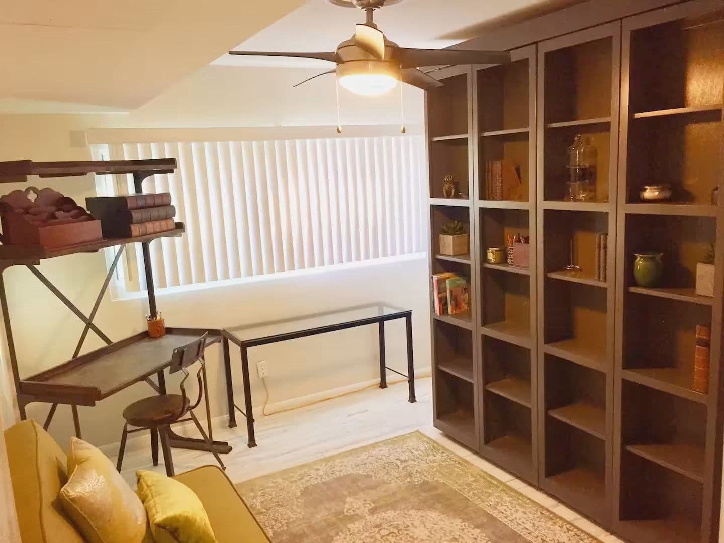 San Diego Apartment: 2055 Albatross St