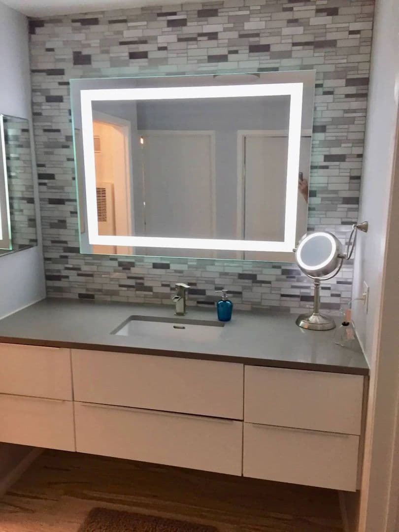 San Diego Apartment: 2055 Albatross St