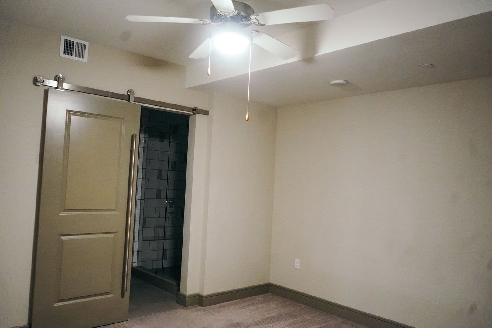 Dallas Apartment: 1900 Pacific Ave