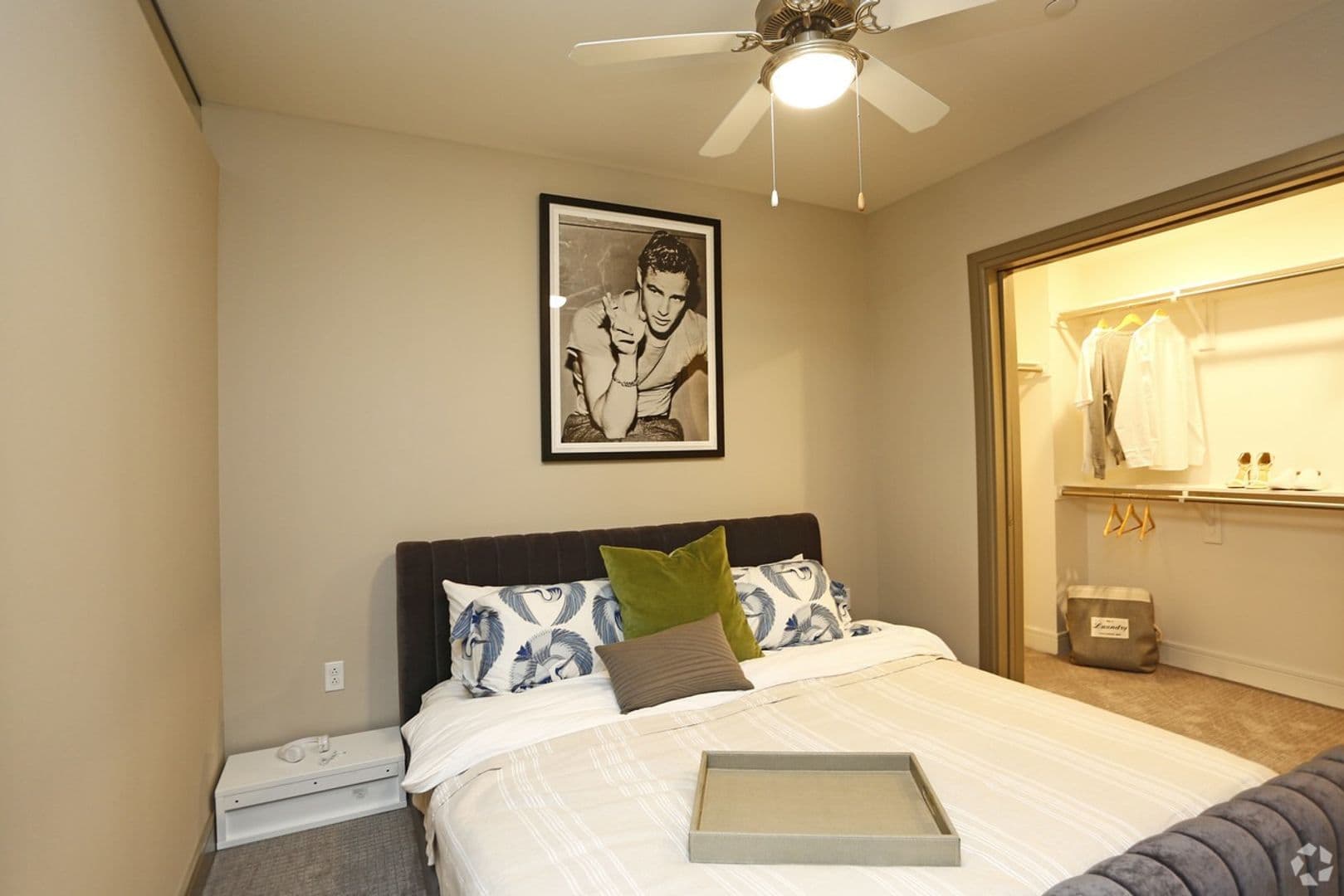 Dallas Apartment: 1900 Pacific Ave