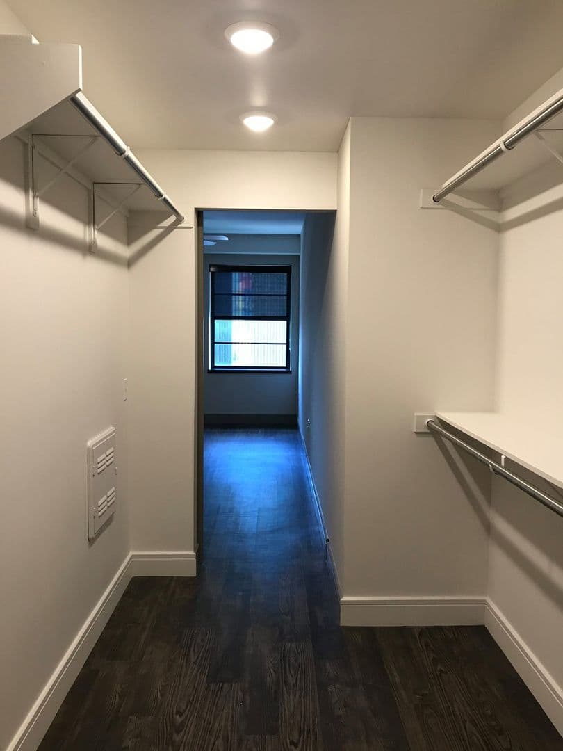 Dallas Apartment: 1900 Pacific Ave