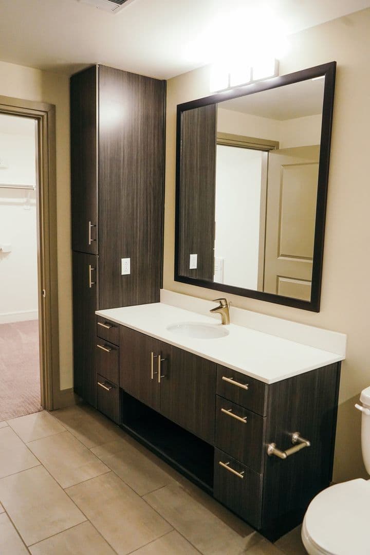Dallas Apartment: 1900 Pacific Ave
