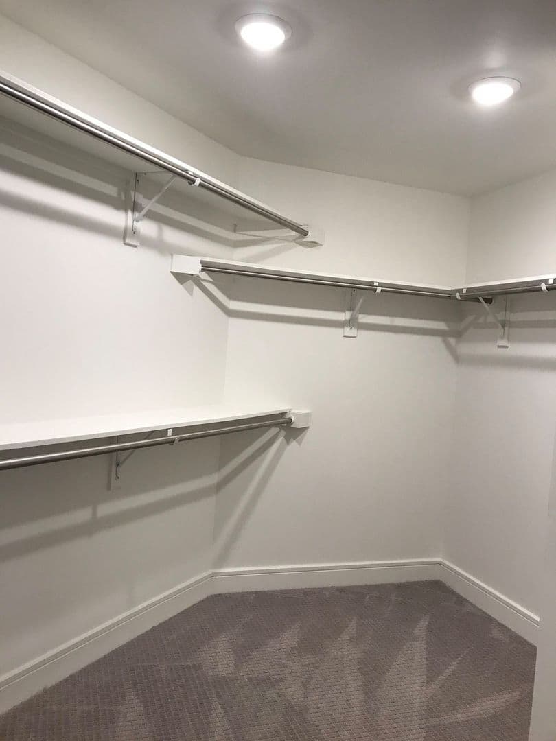 Dallas Apartment: 1900 Pacific Ave
