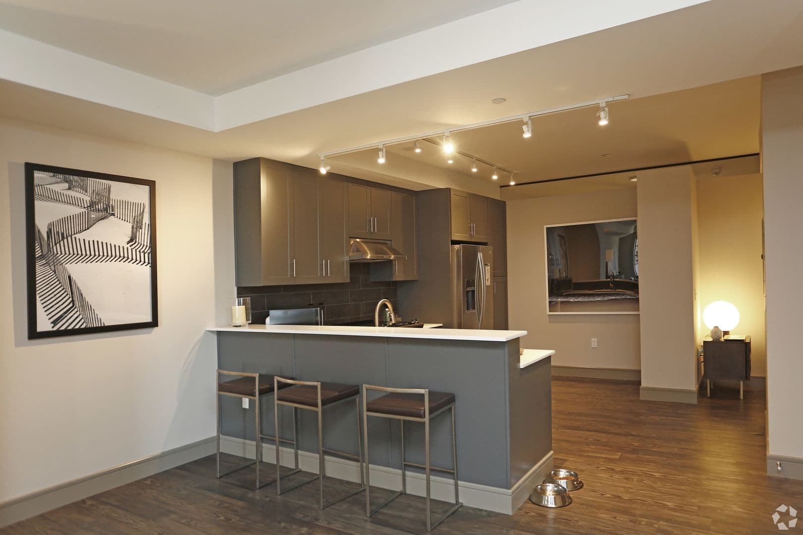Dallas Apartment: 1900 Pacific Ave