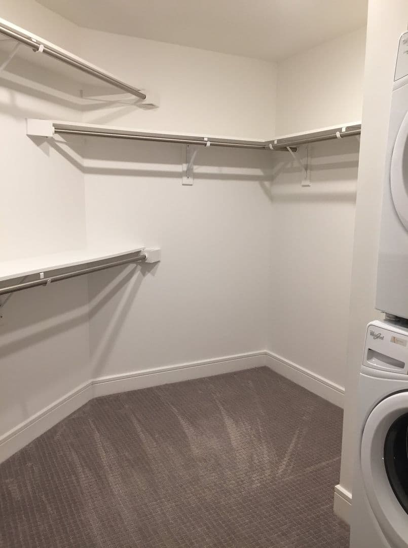 Dallas Apartment: 1900 Pacific Ave