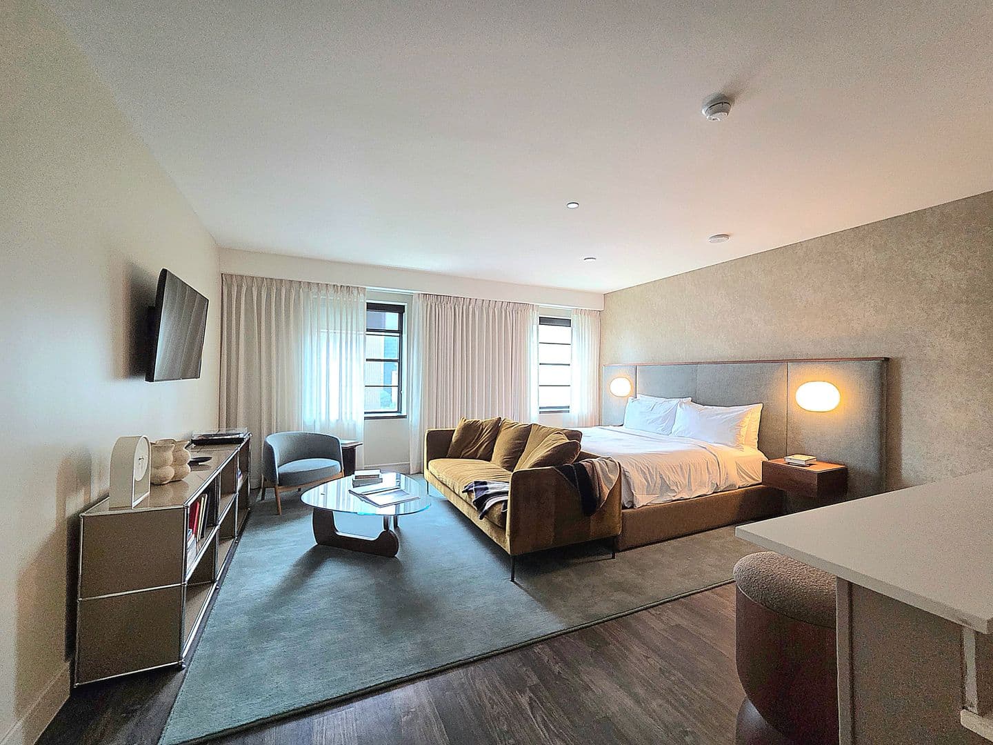 Dallas Apartment: 1900 Pacific Ave