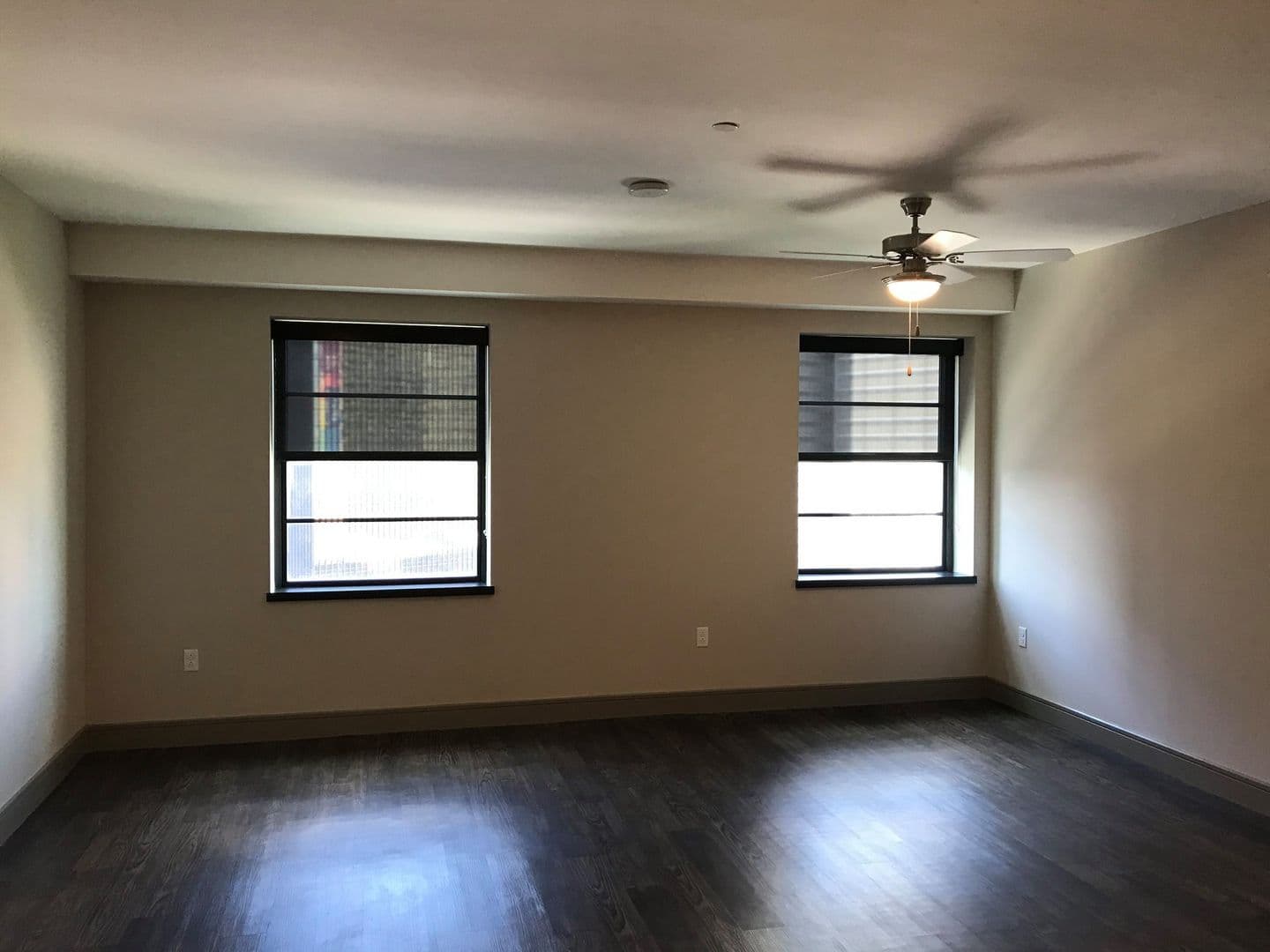 Dallas Apartment: 1900 Pacific Ave