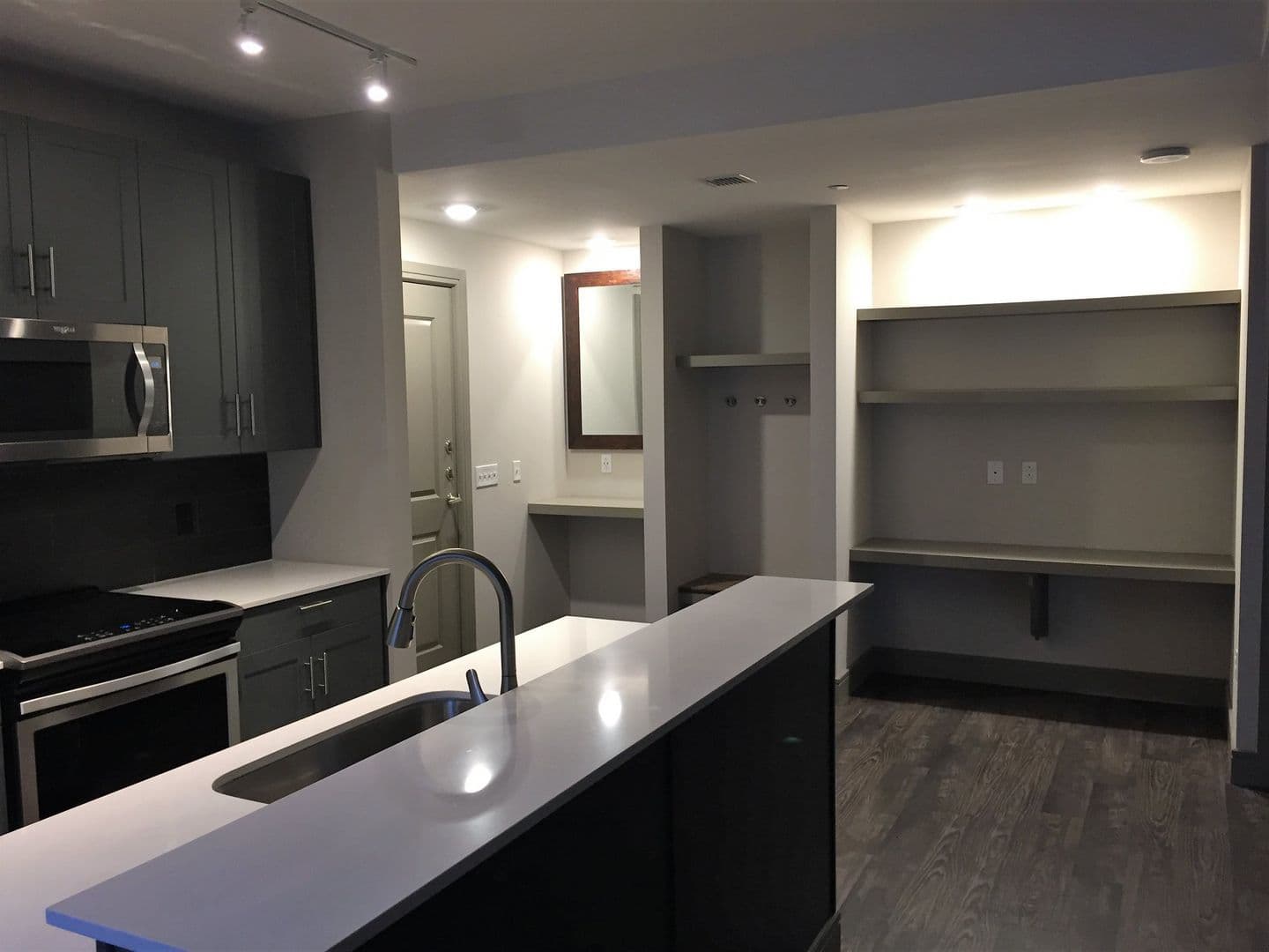 Dallas Apartment: 1900 Pacific Ave