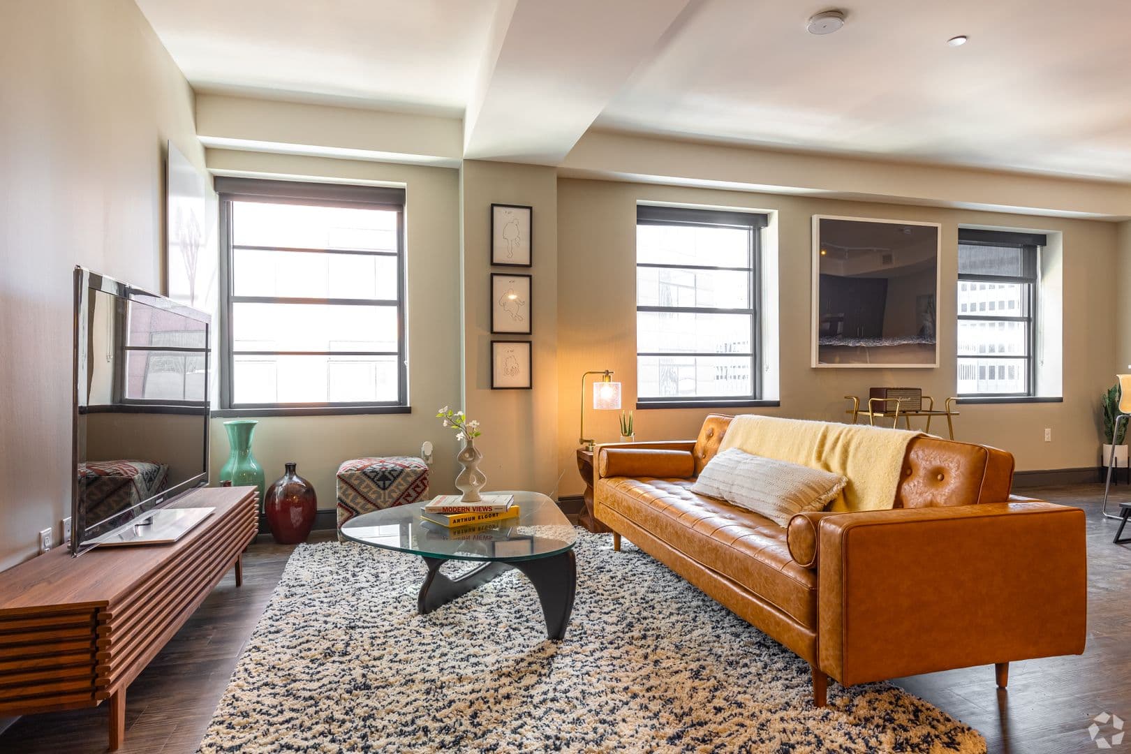 Dallas Apartment: 1900 Pacific Ave