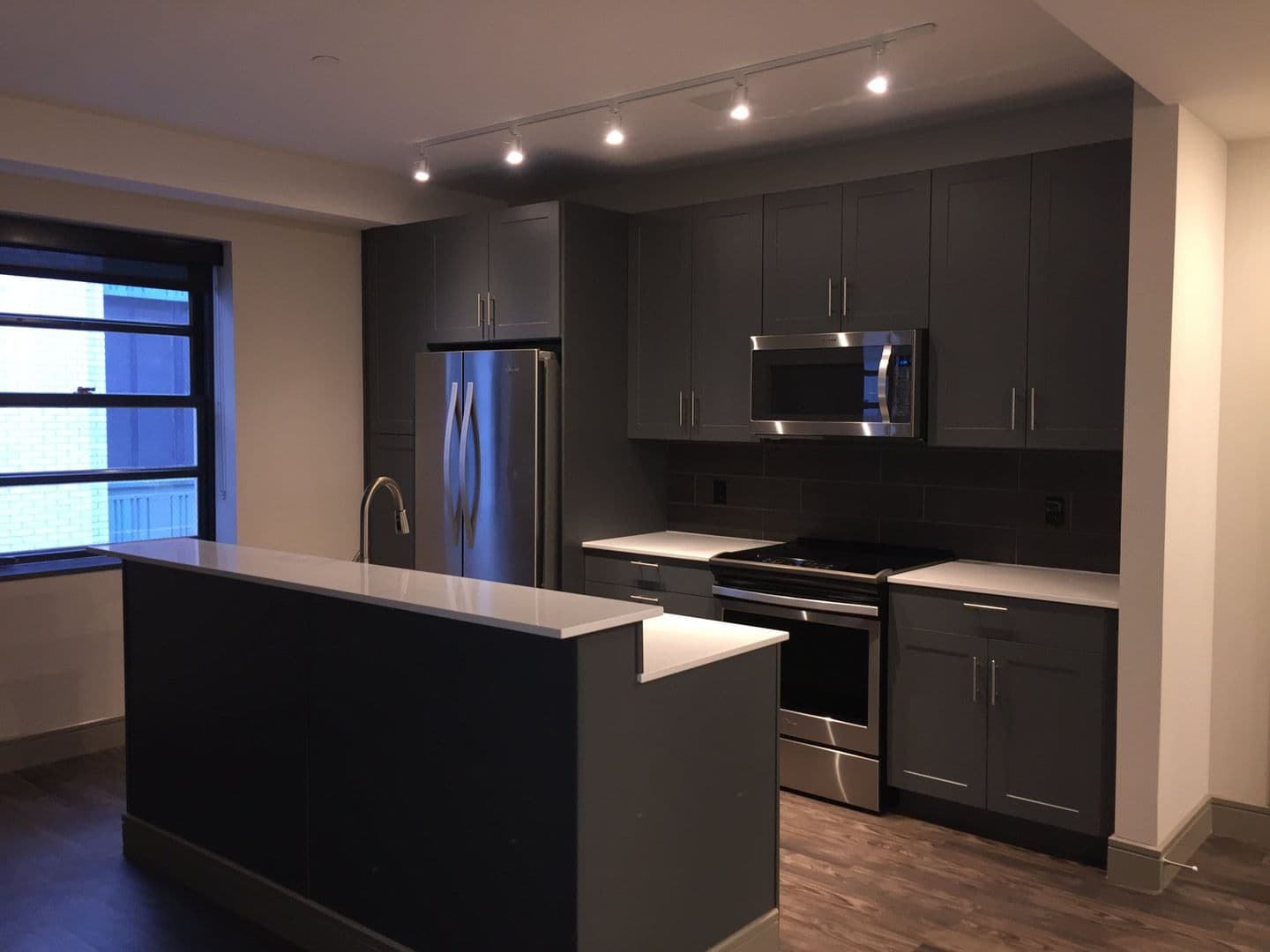 Dallas Apartment: 1900 Pacific Ave