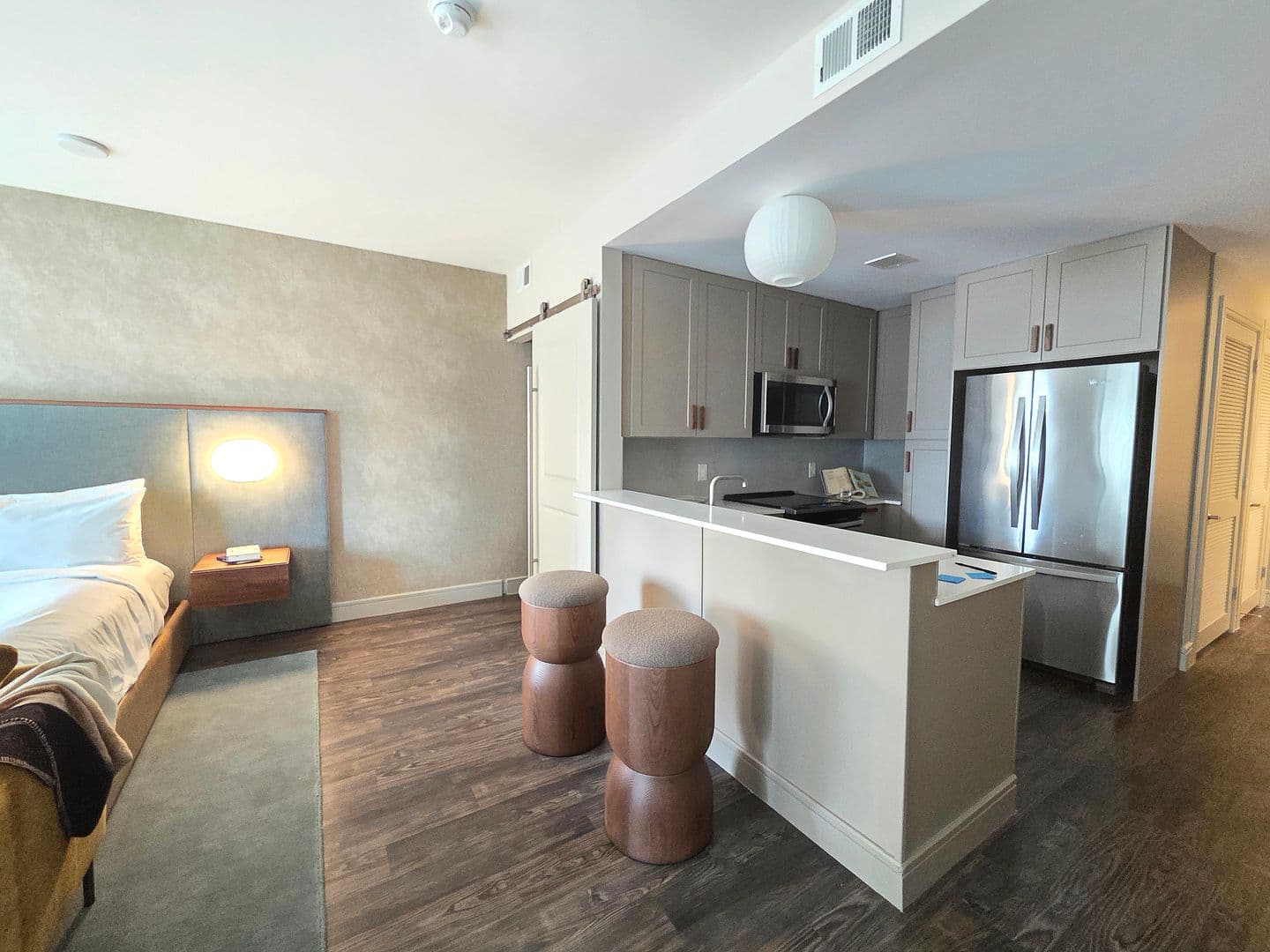 Dallas Apartment: 1900 Pacific Ave