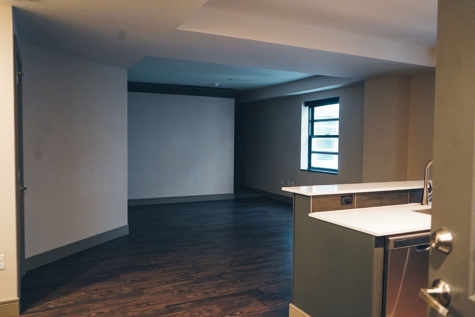 Dallas Apartment: 1900 Pacific Ave