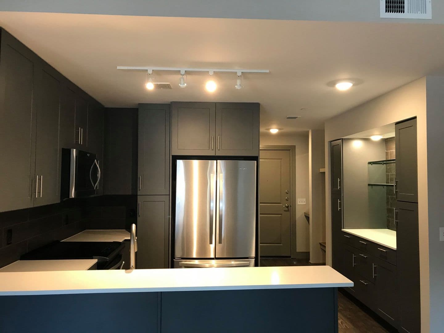 Dallas Apartment: 1900 Pacific Ave