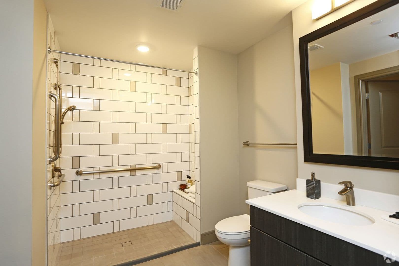 Dallas Apartment: 1900 Pacific Ave