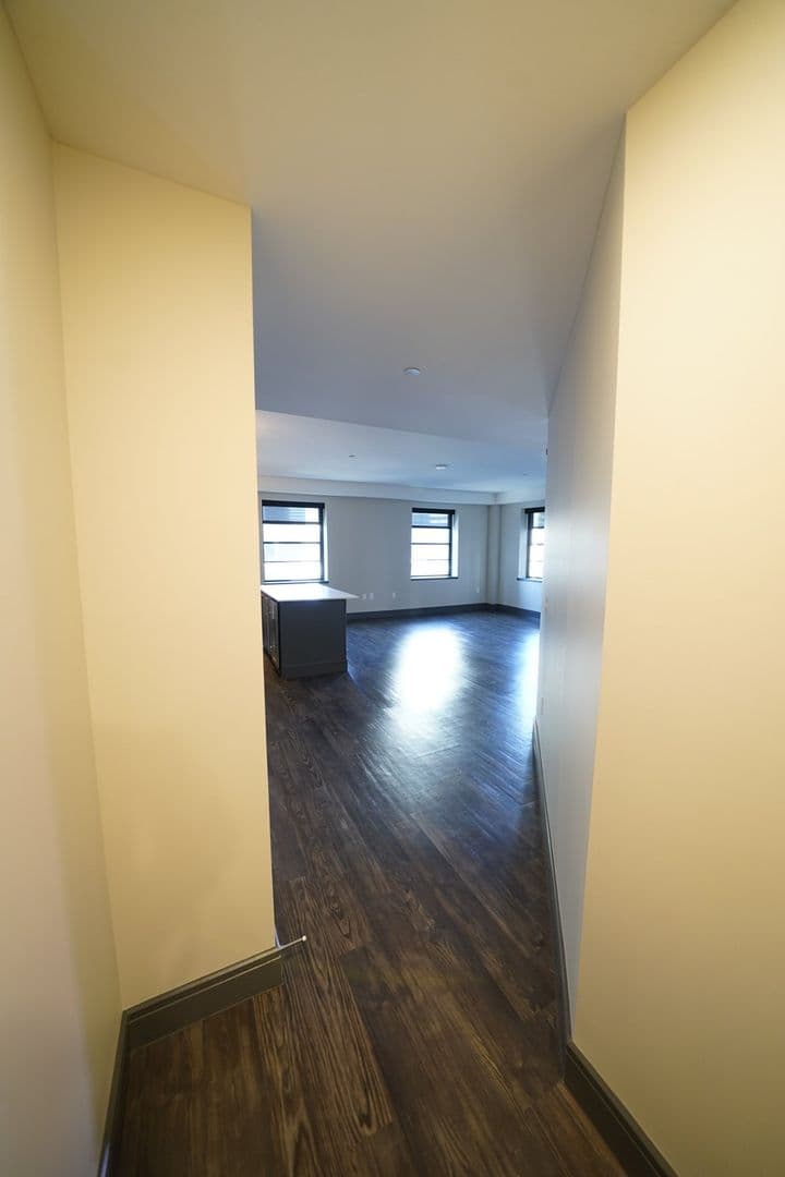 Dallas Apartment: 1900 Pacific Ave