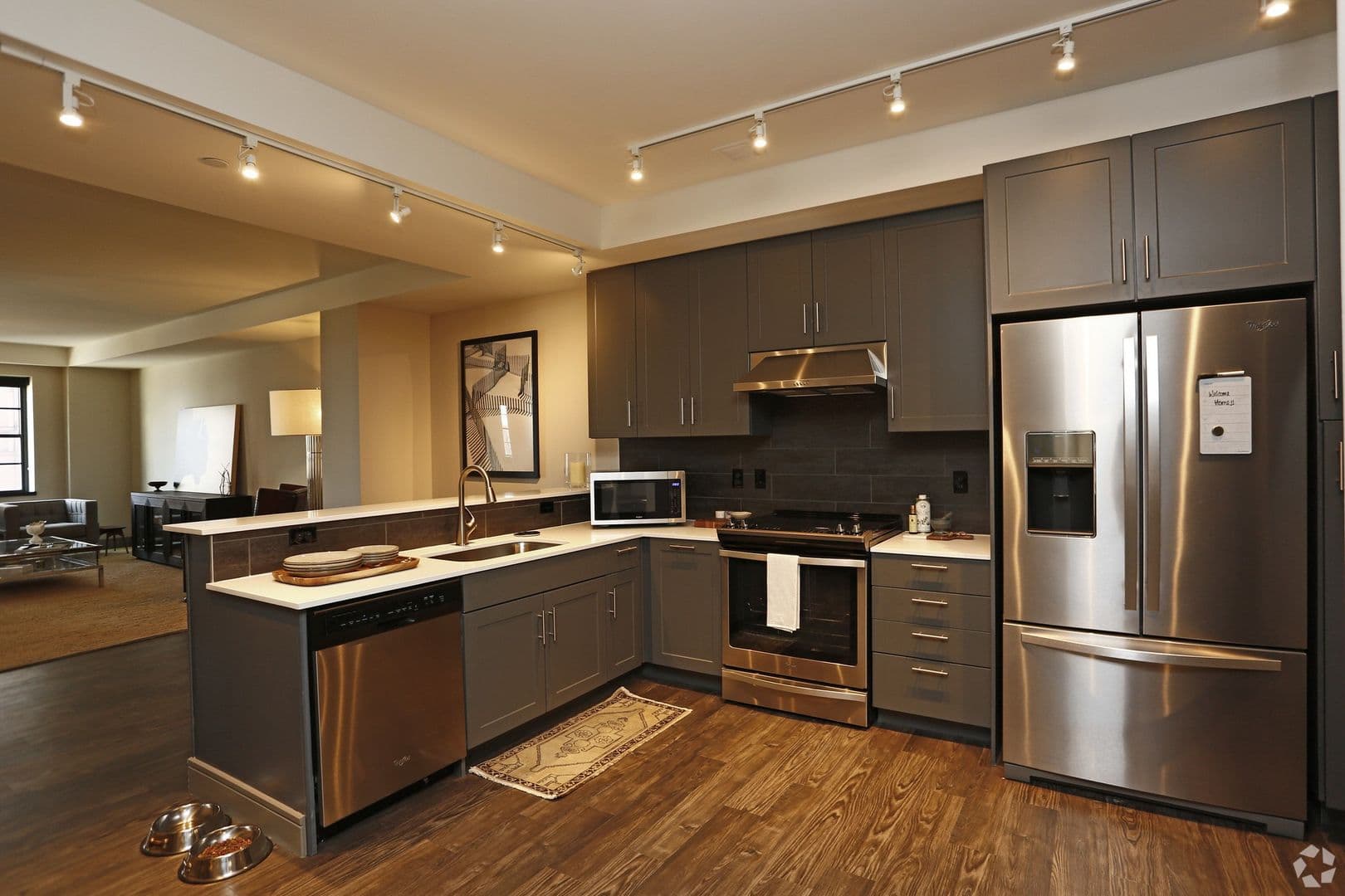 Dallas Apartment: 1900 Pacific Ave