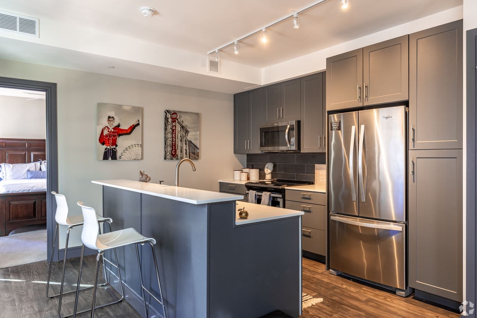 Dallas Apartment: 1900 Pacific Ave