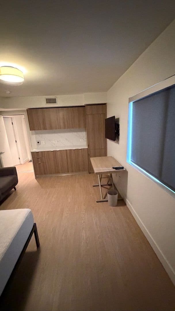Los Angeles Apartment: 11665 Mayfield Ave