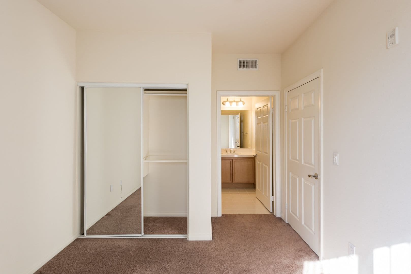 Sun Valley Apartment: 8700 Glenoaks Blvd
