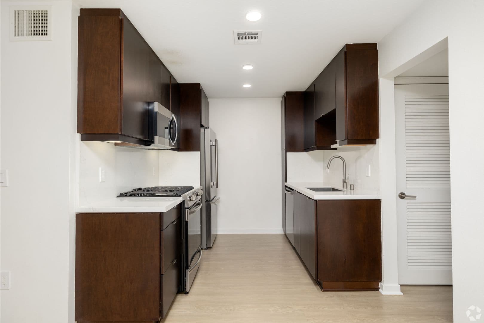 Los Angeles Apartment: 10750 Missouri Ave
