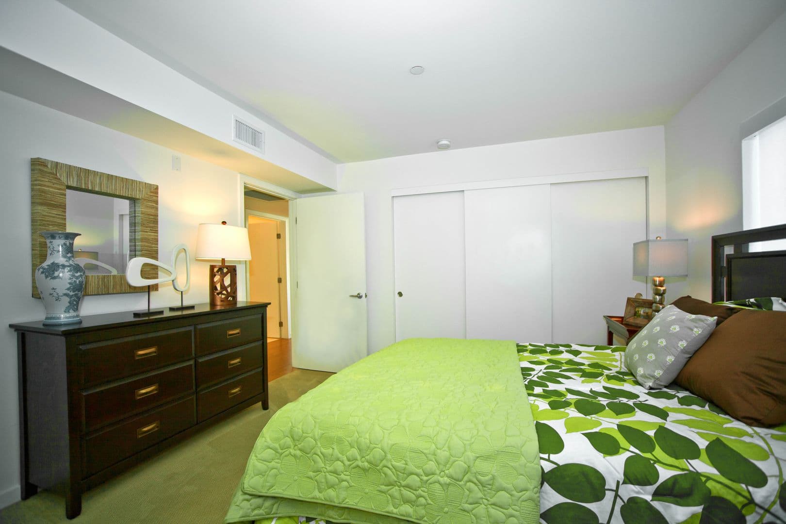 Los Angeles Apartment: 4547 Eagle Rock Blvd