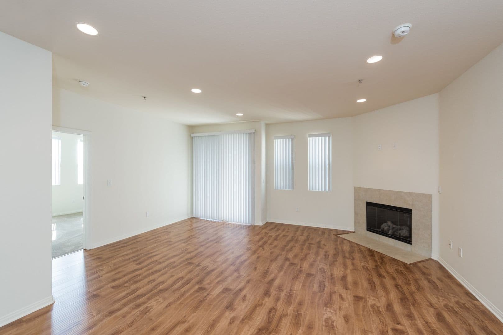 Sun Valley Apartment: 8700 Glenoaks Blvd