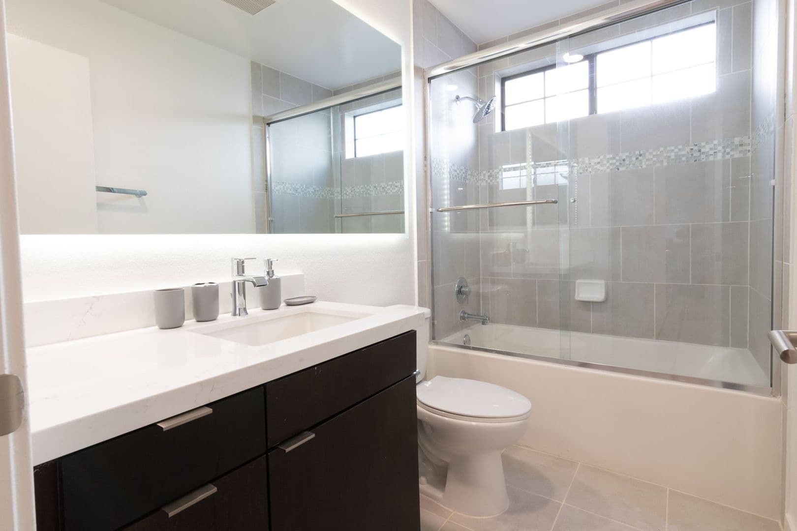 Los Angeles Apartment: 10750 Missouri Ave