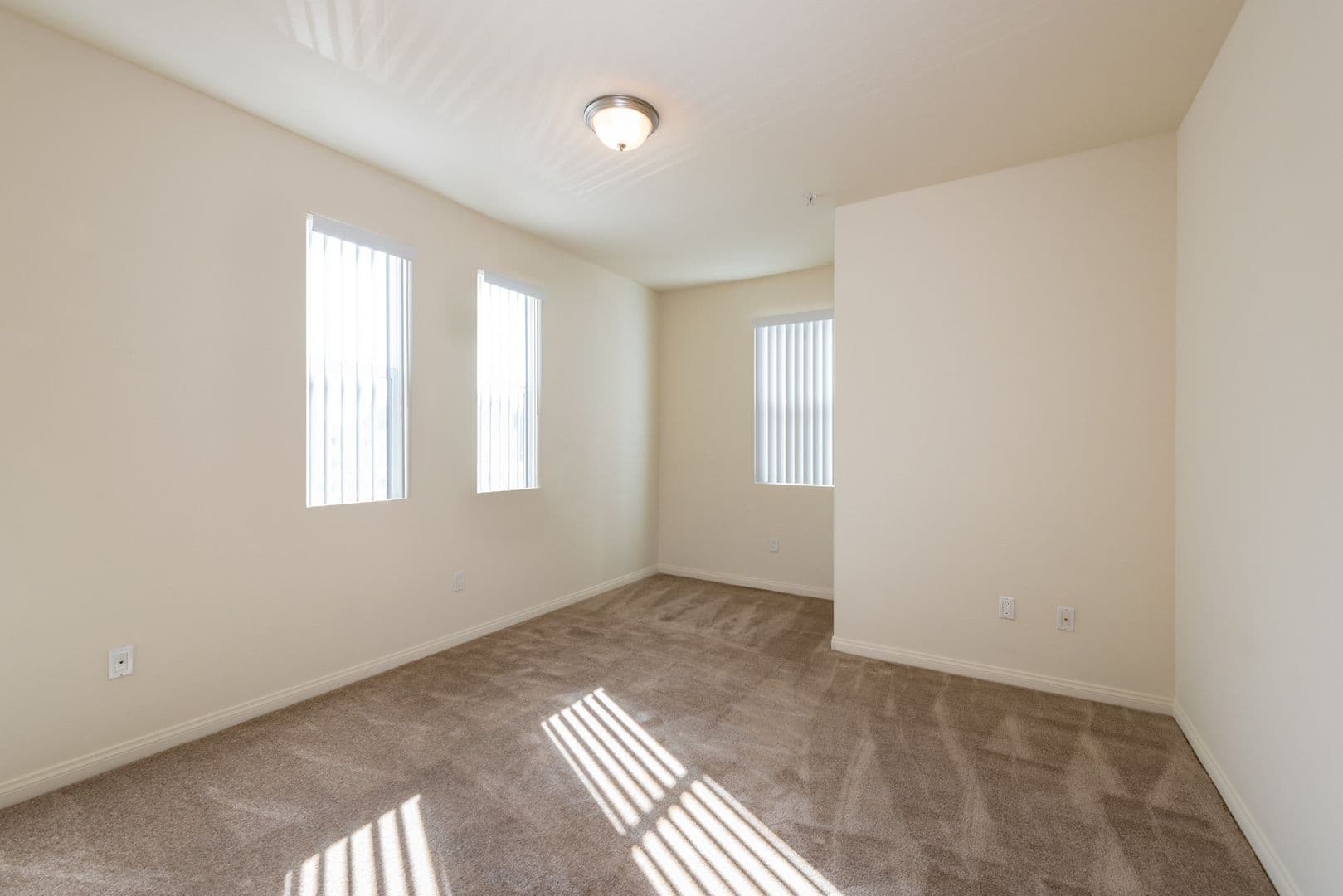Sun Valley Apartment: 8700 Glenoaks Blvd