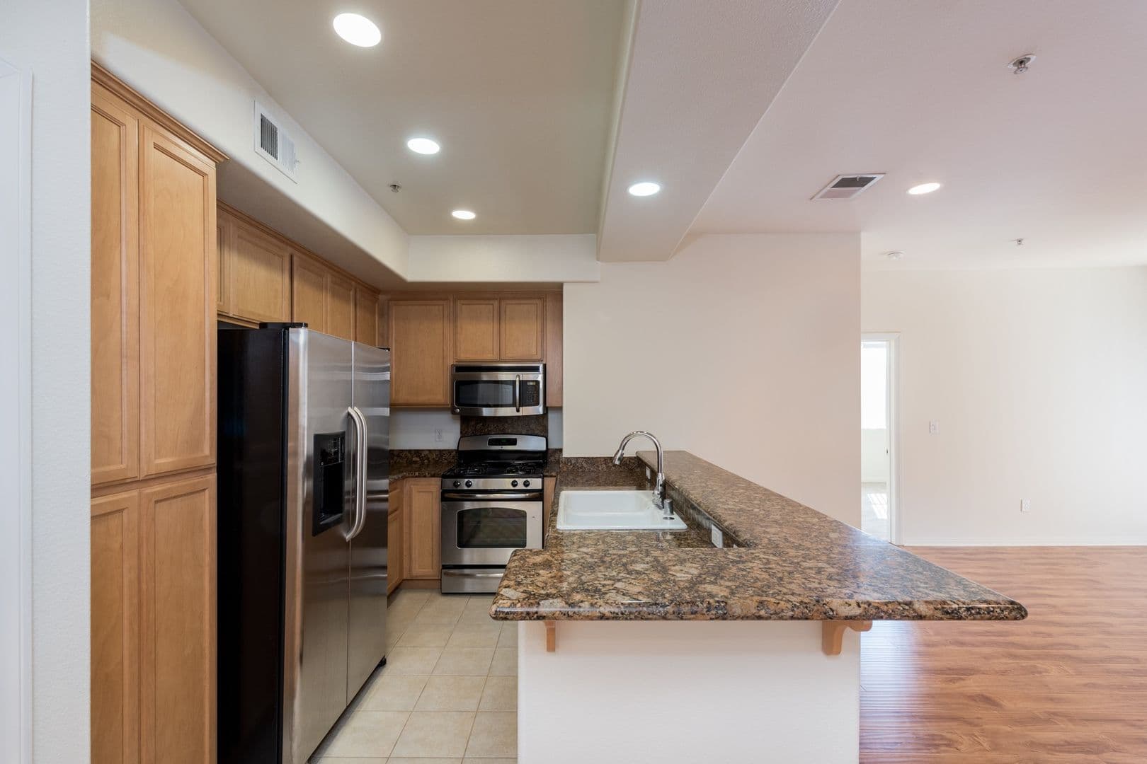 Sun Valley Apartment: 8700 Glenoaks Blvd