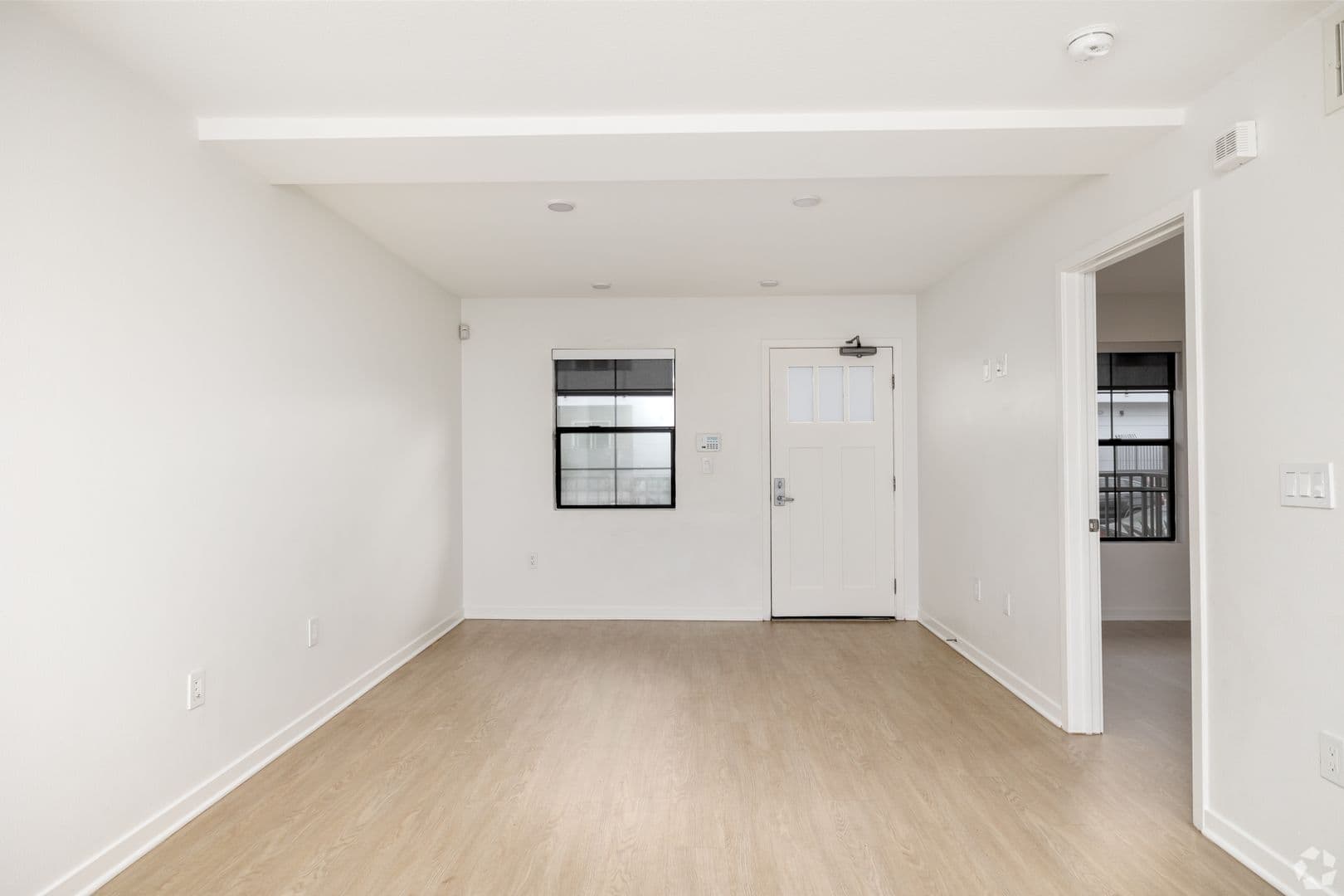 Los Angeles Apartment: 10750 Missouri Ave