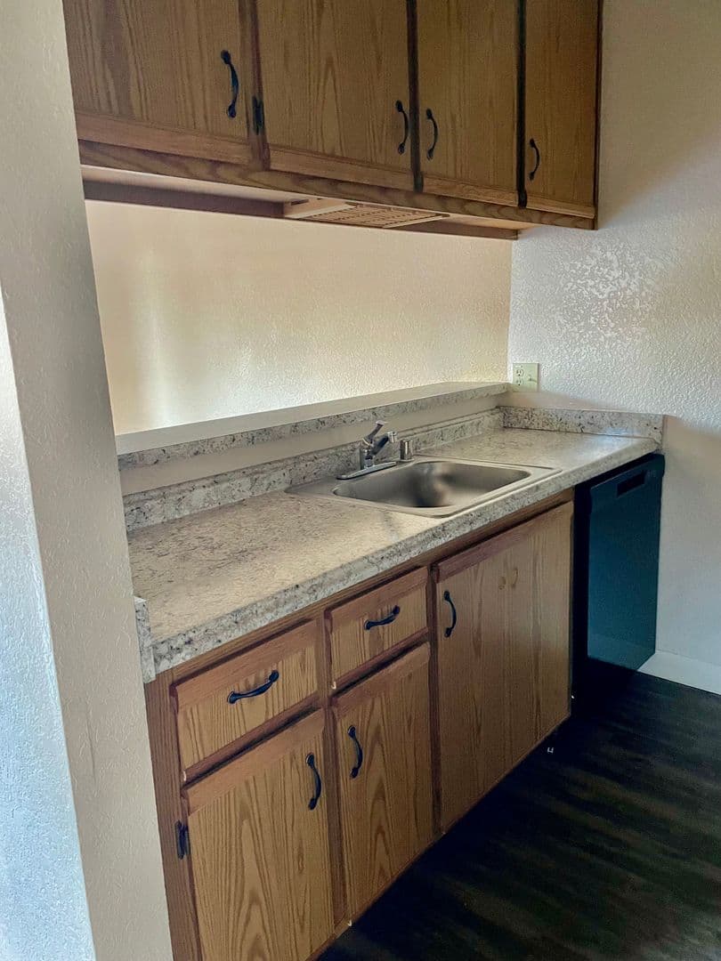 Carmichael Apartment: 3930 Hollister Ave.