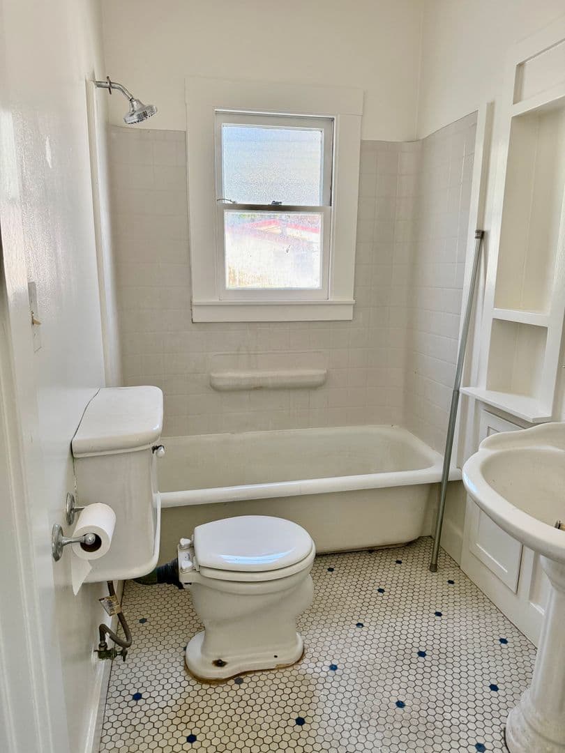 Sacramento Apartment: 717 24th Street